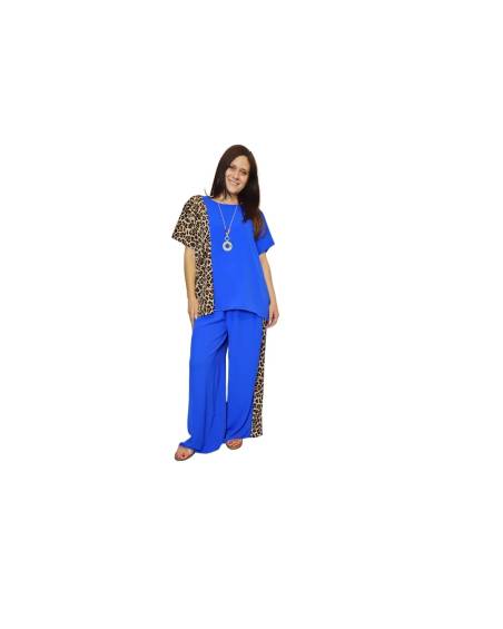 Set with animal print details